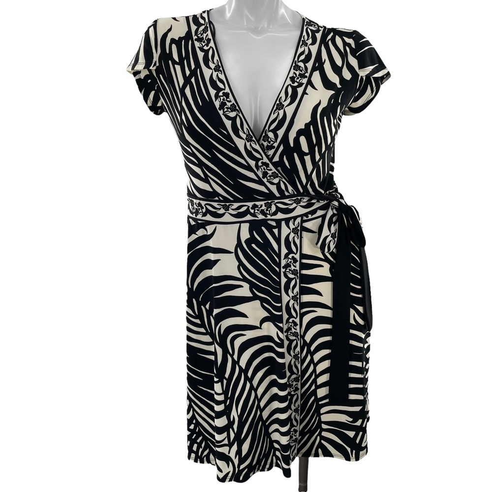 Donna Morgan Black & Cream Faux Wrap Dress w/ Deep V-Neck & Cap Sleeves Size 4